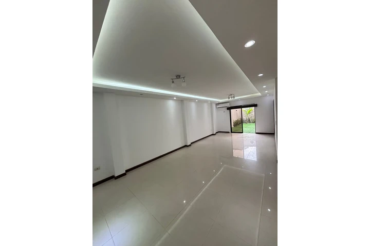 $750 : Casa en alquiler Villa Club-Lu image 3