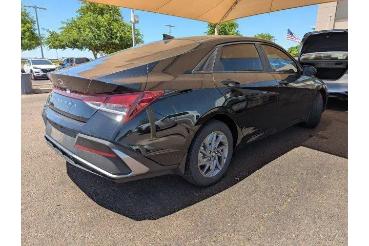 $20451 : Hyundai ELANTRA 2024 SEL 4dr image 3