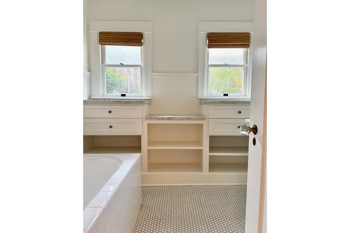 $4100 : 3 bedroom house image 3