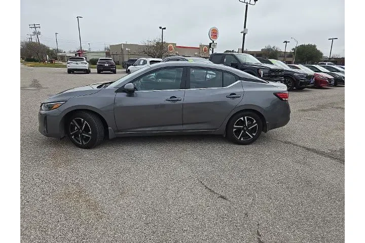$17383 : Nissan Sentra 2024 SV 4dr Se image 2