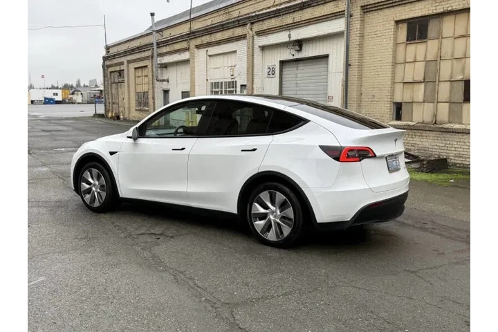 2020 Model Y Long Range image 7