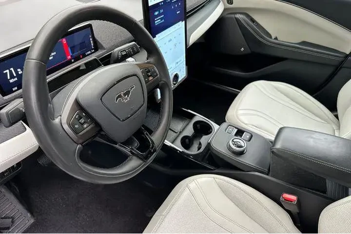 $24937 : Ford Mustang Mach-E 2023 Pre image 4