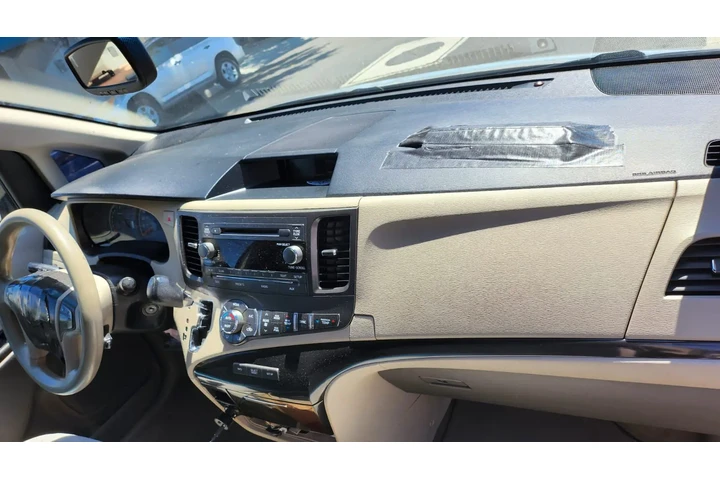 $4000 : Vendo Toyota Sienna image 5