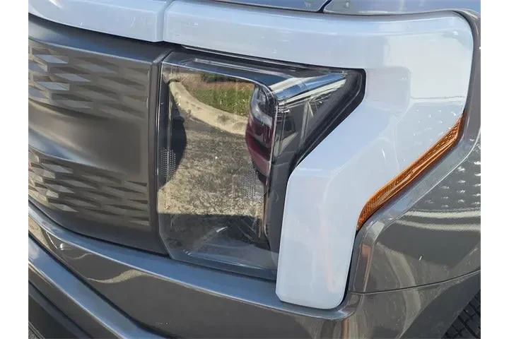 $39990 : Ford F-150 Lightning 2023 AW image 8