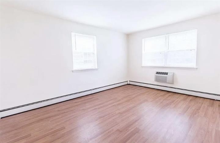 $1400 : 2BD 1BTH APARTMENT FOR RENT image 4