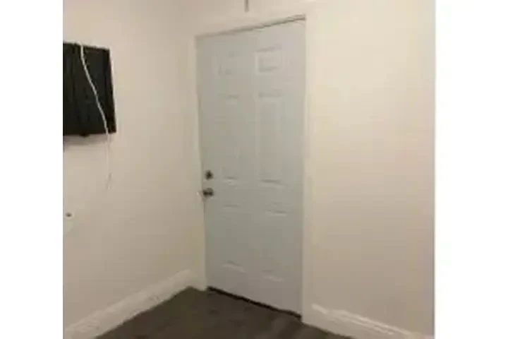 $900 : SE RENTA CUARTO image 1