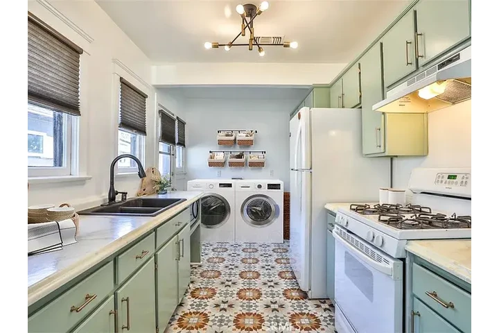 $1300 : 3489 N D St, San Bernardino, C image 7