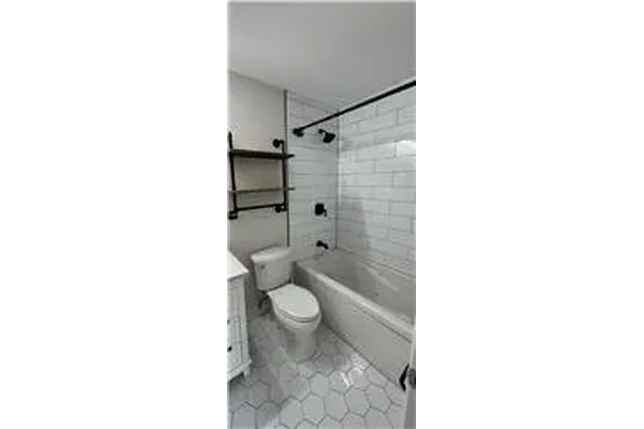 $2900 : Rental property with 2 bedro image 7