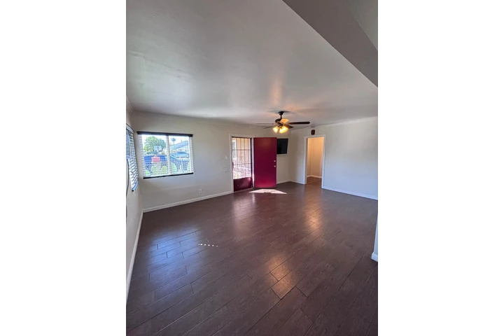 $2650 : CASA MODERNA EN RENTA image 2