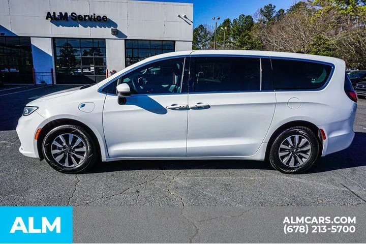 $22420 : Chrysler Pacifica Plug-In Hy image 6