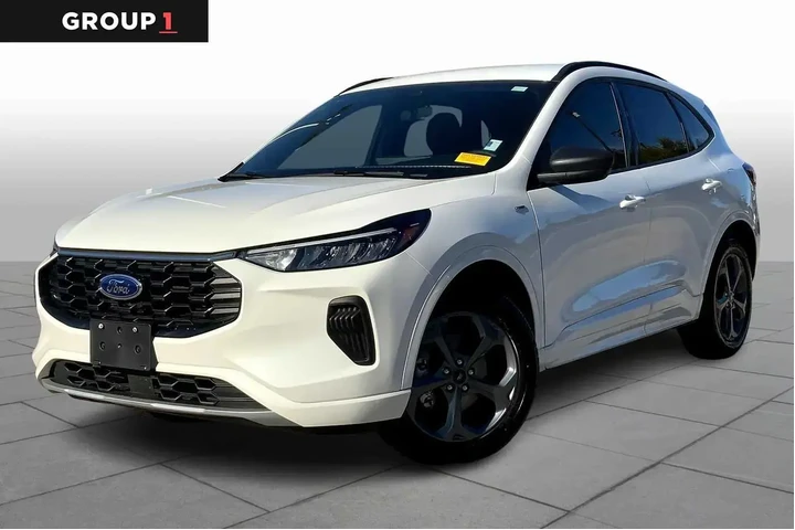 $25957 : Ford Escape 2024 ST-Line 4dr image 1