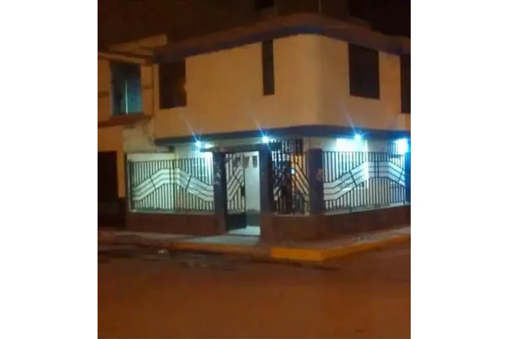 $1 : ALQUILO PREDIO EN ESQUINA image 1