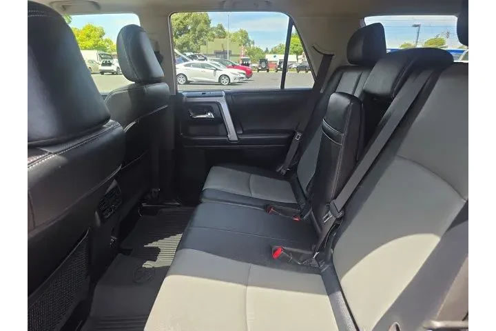 $39995 : Toyota 4Runner 2021 4x4 SR5 image 8