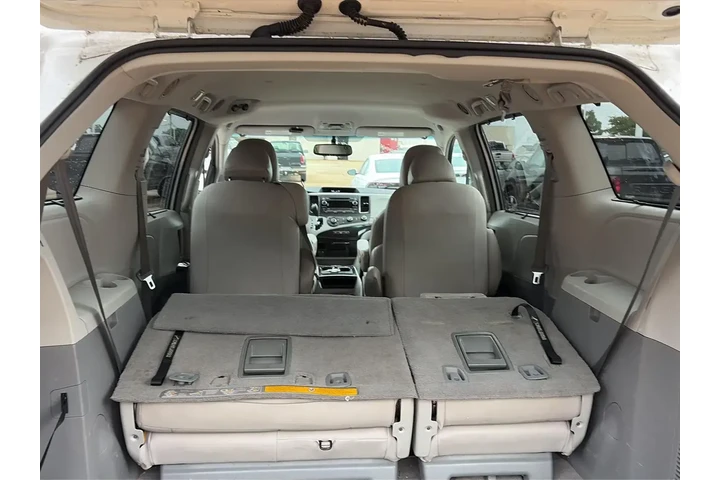 $8561 : Toyota Sienna 2011 LE 8-Pass image 3