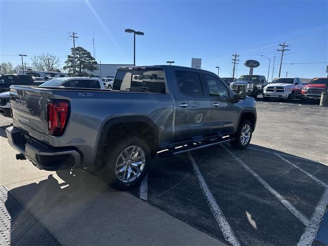 $43814 : 2021 Sierra 1500 SLT Truck Cr image 6