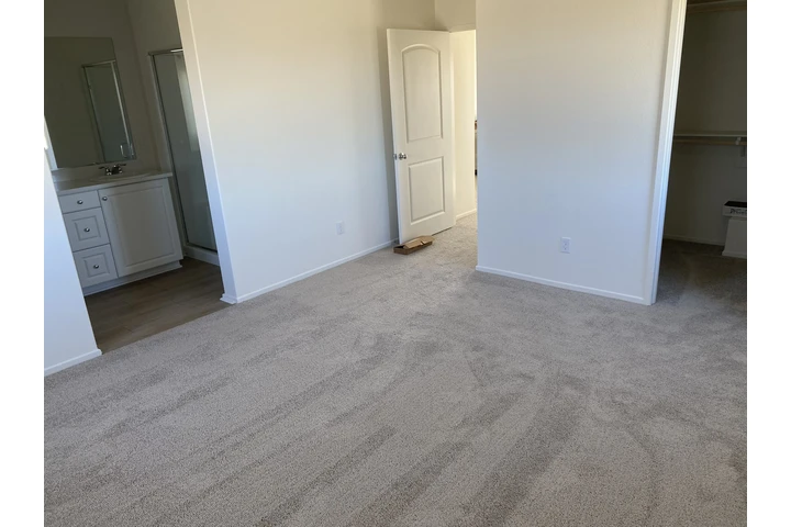 $1 : Master room de renta Adelanto image 4