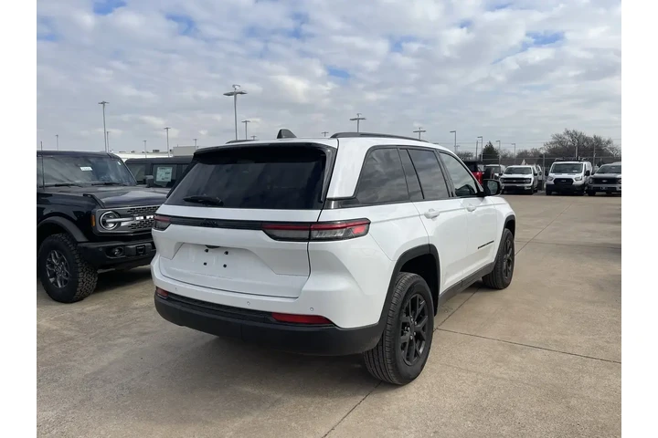 $37559 : Jeep Grand Cherokee 2025 4x4 image 3