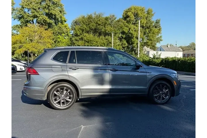 $22500 : Volkswagen Tiguan 2024 SE 4d image 6