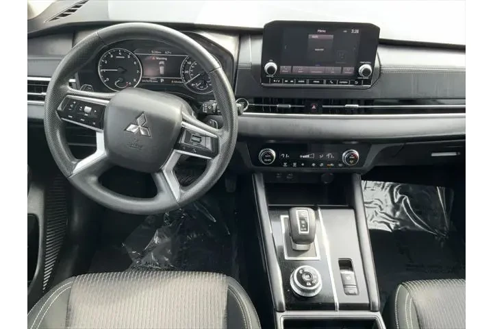 $22388 : Mitsubishi Outlander 2023 AW image 10