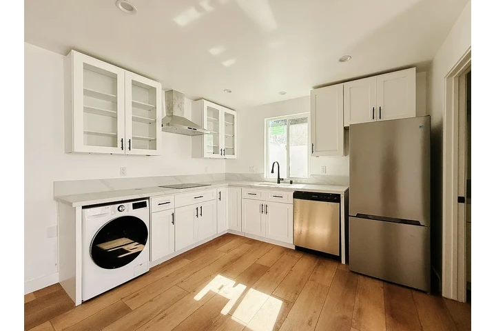 $1100 : 1/bed1/bath home for rent image 6