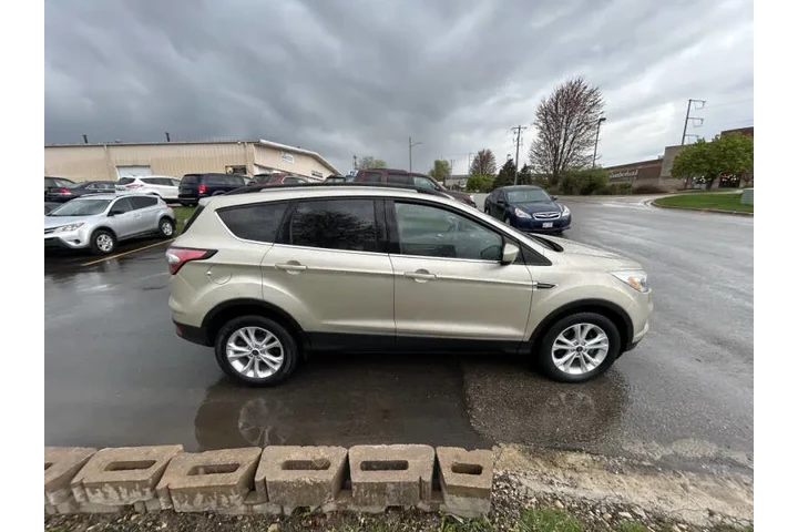 $10900 : 2017 Escape SE image 9