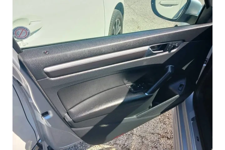 $12900 : 2018 Passat 2.0T R-Line image 6