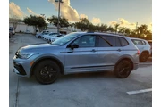 $23498 : Volkswagen Tiguan 2023 SE R- thumbnail