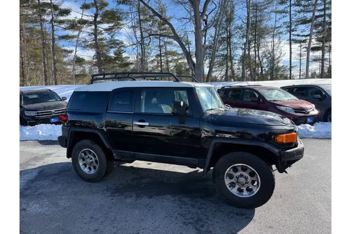 $23499 : 2013 FJ Cruiser Base image 3