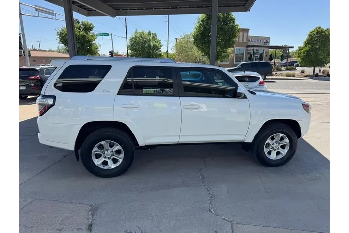 2016 4Runner SR5 4WD image 4