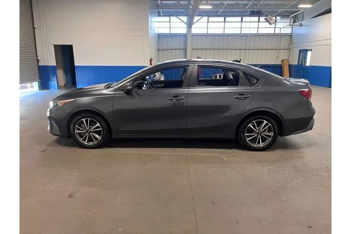 $15567 : Kia Forte 2023 image 6