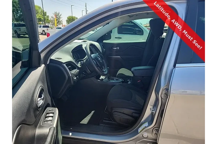 Jeep Cherokee 2019 4x4 Latit image 10