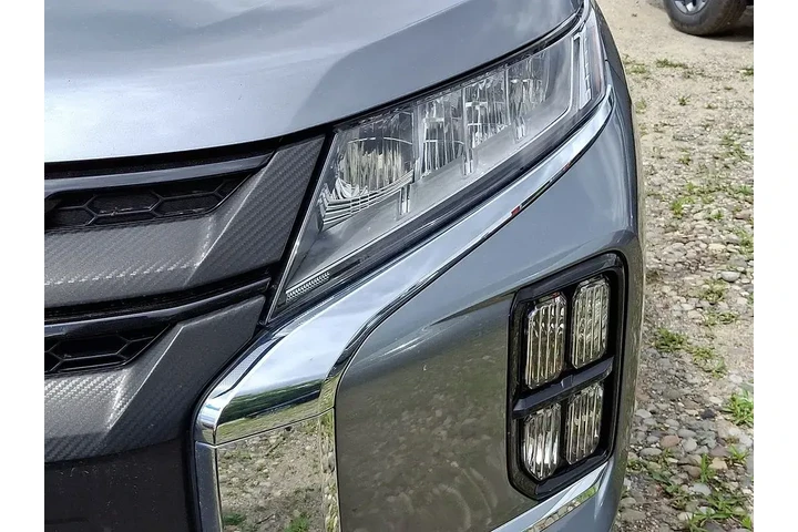 $19953 : Mitsubishi Outlander Sport 2 image 8