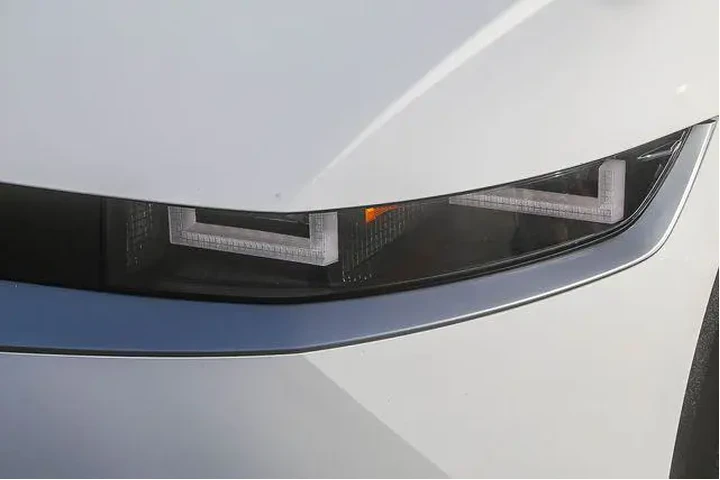 $24991 : Hyundai IONIQ 5 2024 SEL 4dr image 8