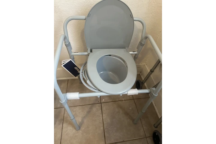 $40 : Walkers/baño portátil image 3