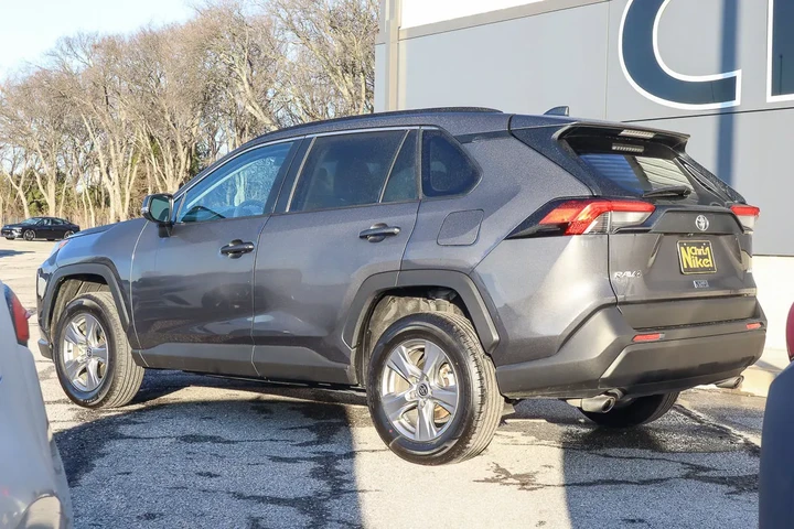$24988 : 2024 RAV4 XLE FWD image 6