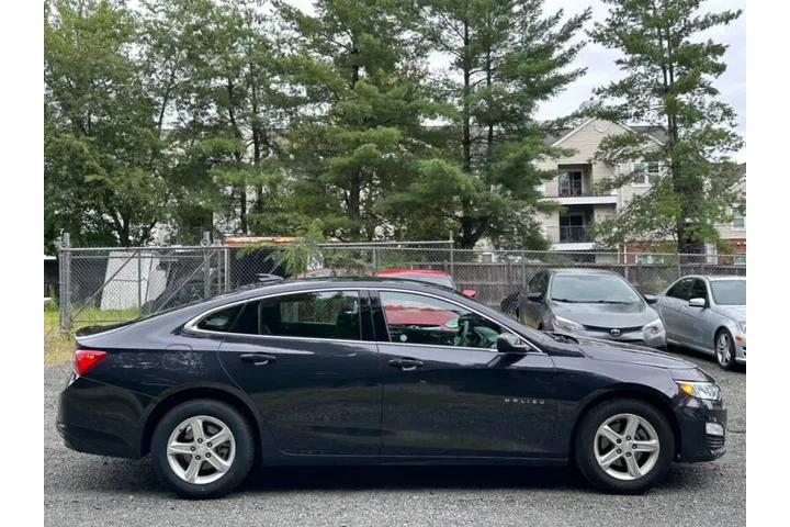 $14990 : 2023 Malibu LT image 9