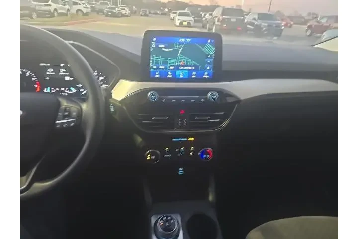 $17998 : Ford Escape 2022 SE 4dr SUV image 6