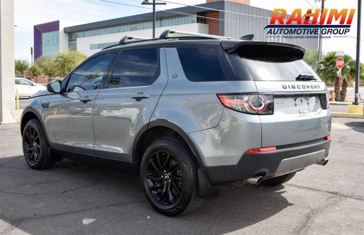 $15977 : 2017 Land Rover Discovery Spo image 7