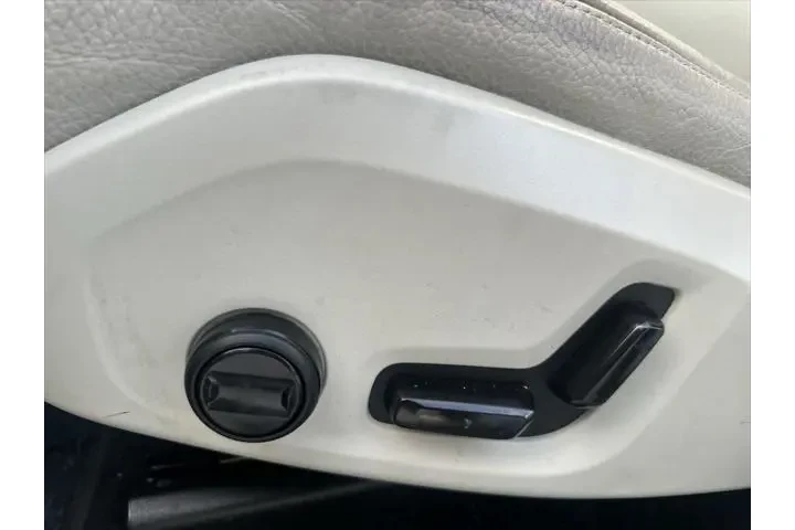 $29999 : Volvo XC60 2022 AWD B5 Momen image 5