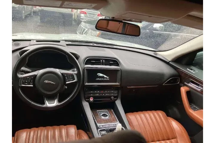 $22000 : 2018 F-PACE 35t Portfolio image 7