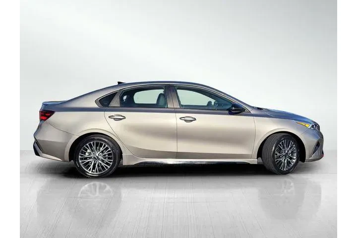 $17348 : Kia Forte 2023 GT-Line 4dr S image 3