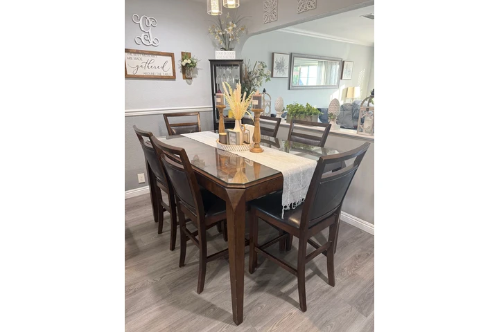 $350 : Dining Table Set for Sale! image 2