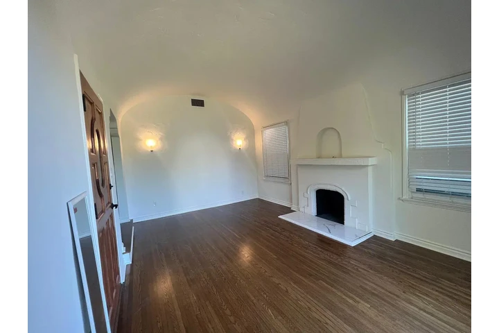 $1000 : spacious new bathroom home image 2