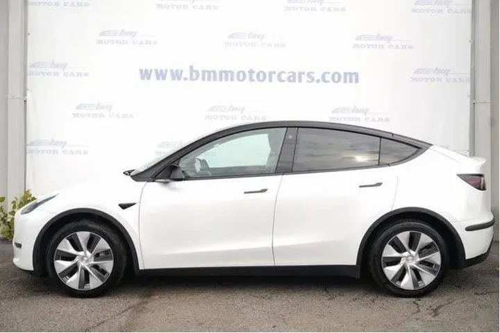 $22900 : Tesla Model Y 2021 AWD Long image 8