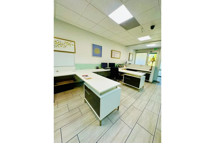$700 : Renta de Oficinas image 3