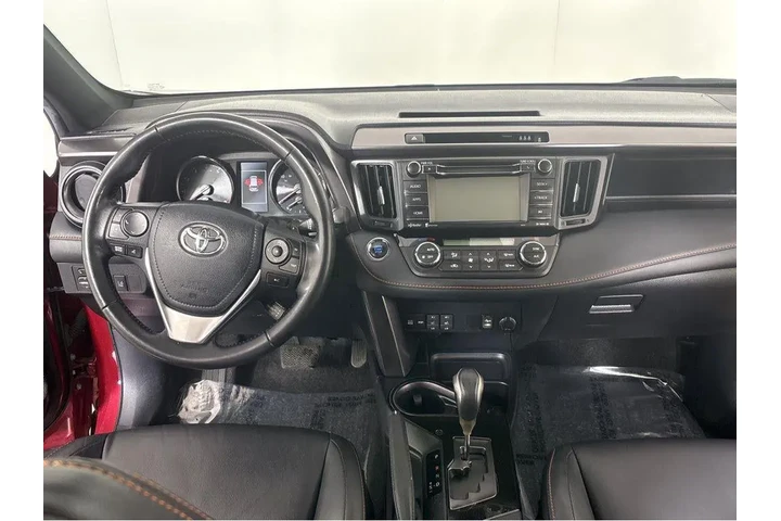 $21689 : Silver Certified2018 RAV4 SE image 3