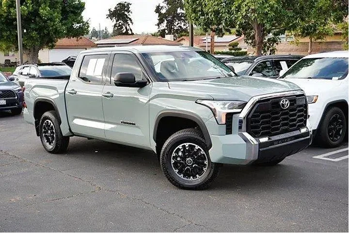 $39974 : Toyota Tundra 2023 4x4 SR5 4 image 3