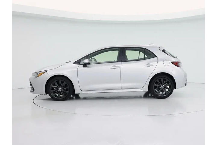 $26998 : Toyota Corolla Hatchback 202 image 3