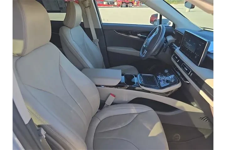 $33499 : Lincoln Nautilus 2022 AWD Re image 10