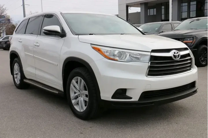 $17900 : Toyota Highlander 2015 LE 4d image 4